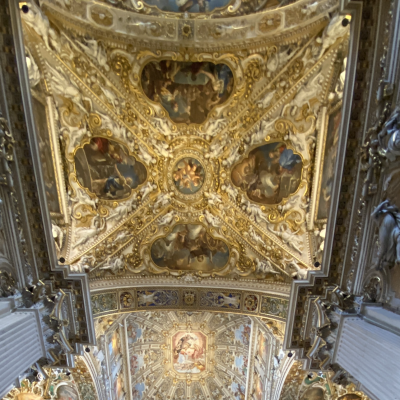 La ricca decorazione della volta in Santa Maria Maggiore